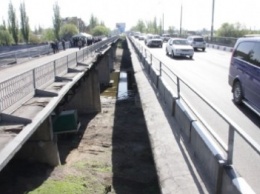 В Павлограде на мосту через реку Волчью появятся новые светильники