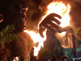 На премьере голливудского фильма о Кинг-Конге внезапно вспыхнула статуя обезьяны