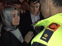 Нидерланды выдворили турецкого министра соцполитики