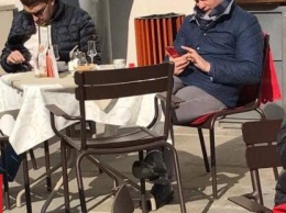 Ляшко сфотографировали в венском кафе в компании неизвестного молодого человека