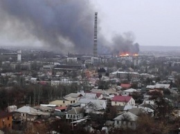 В Луганске крупный пожар: Густой дым виден во всех районах города