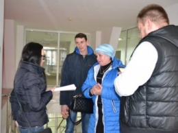 Мать криворожанина, которого жестко задерживали патрульные, пообещала "дойти до Киева" (ФОТО)