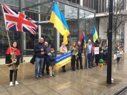 В Лондоне пикетировали апартаменты Ахметова