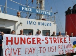 В Украину вернулась часть моряков с греческого судна-банкрота Free Neptune