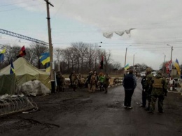 Блокада Донбасса: в сети появились видео разгона редута полицией