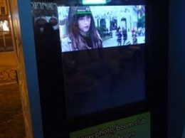 На Крещатике автомат по печати фото транслирует порно