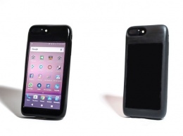 Для iPhone создали чехол со встроенным Android-смартфоном