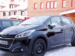 Обновленный Peugeot 208 был сфотографирован в Швеции