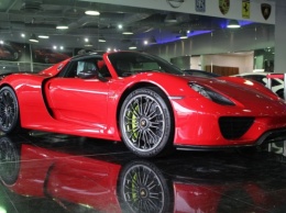 Красный Porsche 918 Spyder продают в Дубае