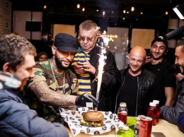 Тимати сообщил об открытии в Грозном и Москве кафе Black Star Burger