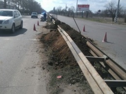 В Николаеве рабочие без разрешения разрыли разделительную полосу на пр. Богоявленском (ФОТО)