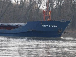 Украина конфисковала заходивший в Крым сухогруз "Sky moon" и весь находившийся на нем товар