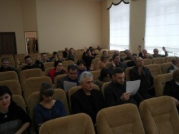 Получили планшеты, а голосуют "по старинке" поднятием руки: где обещанное голосование депутатов Покровска по электронной системе?