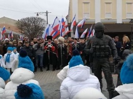 "Спасибо вежливым людям": сеть шокировало видео из оккупированного Крыма