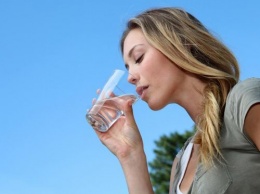 Ученые определили зависимость между ожирением и потреблением воды