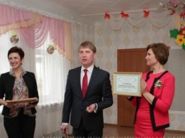 Мэр Мирнограда поздравил детский сад "Теремок" с юбилеем