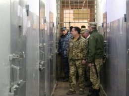 Полторак в Одессе проверил условия содержания военнослужащих на гауптвахте