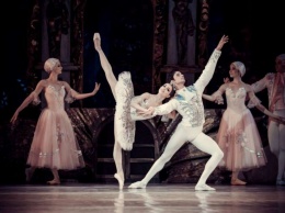 Балерина Екатерина Кухар поделилась секретами похудения при помощи цитрусовых