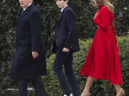 Первый раз: опубликованы фото визита младшего сына Трампа в Белый дом