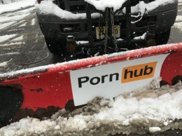 PornHub осуществили уборку снега в маркетинговых целях