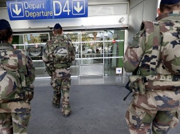 Нападение в парижском аэропорте Орли расследуют как теракт