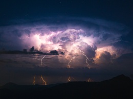 В Канаде во время грозы сфотографировали НЛО