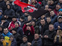 Первая футбольная лига Украины: Правоохранители спасают арбитра от расправы