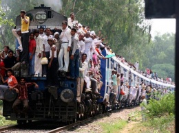 Вот что значит настойчивость: в Индии фермер отсудил у железной дороги... поезд