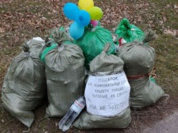 Херсонцы приготовили мусорный подарок для коммунальных служб