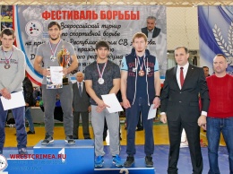 Крымские борцы завоевали 27 медалей в турнире на призы Сергея Аксенова