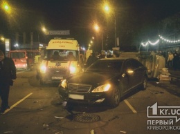 В Кривом Роге пьяный водитель Mercedes врезался в Renault, BMW, KIA