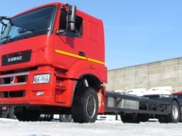 КАМАЗ представил новую версию трехосной модели