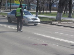 В Мариуполе таксист на пешеходном переходе сбил 20-летнюю девушку (ФОТО+ВИДЕО)