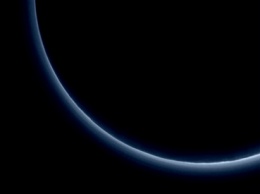 Экзотический лед меняет поверхность Плутона