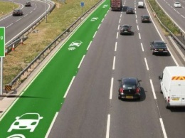 Первая дорога, способная заряжать электрические автомобили во время движения появится в Британии