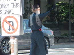 В США вместо полицейских движение регулируют православные священники?! (ФОТО)