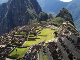 Толпу туристов в Перу задержали за автографы в городе инков