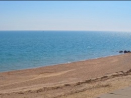 Красота невероятная. Азовское море радует штилем и голубой водой (фото)