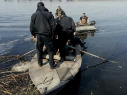 В Днепре патрульные вытащили из воды суицидника, прыгнувшего с моста