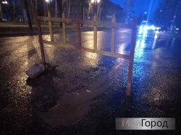 В центре Николаева вода прорвала асфальт