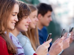 Эксперты: Любовь молодежи к переписке на смартфонах ведет к тендиниту пальцев