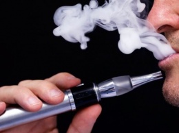 Ученые сообщили об опасности электронных сигарет