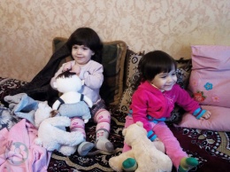 Волонтеры отправили посылку семье переселенцев из Луганской области