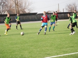 На стадионе «Энергия» в Бердянске стартовал юношеский турнир по футболу «Смена-2017»