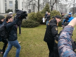 Белорусская милиция начала массовые задержания протестующих в День Воли
