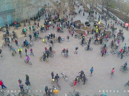 Веломасса: сотня велосипедистов заполнили площадь перед одесской мэрией (ВИДЕО)