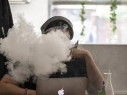 Борьба с курением: в Украине хотят ограничить работу кальянных и продажи электронных сигарет