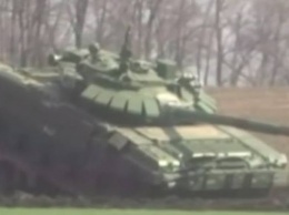 Россия подтянула к украинской границе модернизированные танки