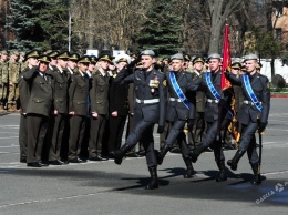 В Одесской военной академии прошел досрочный выпуск молодых офицеров