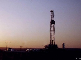 Нефть дешевеет на данных об увеличении числа буровых установок в США